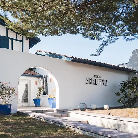 Hotel Briketenia 4*
